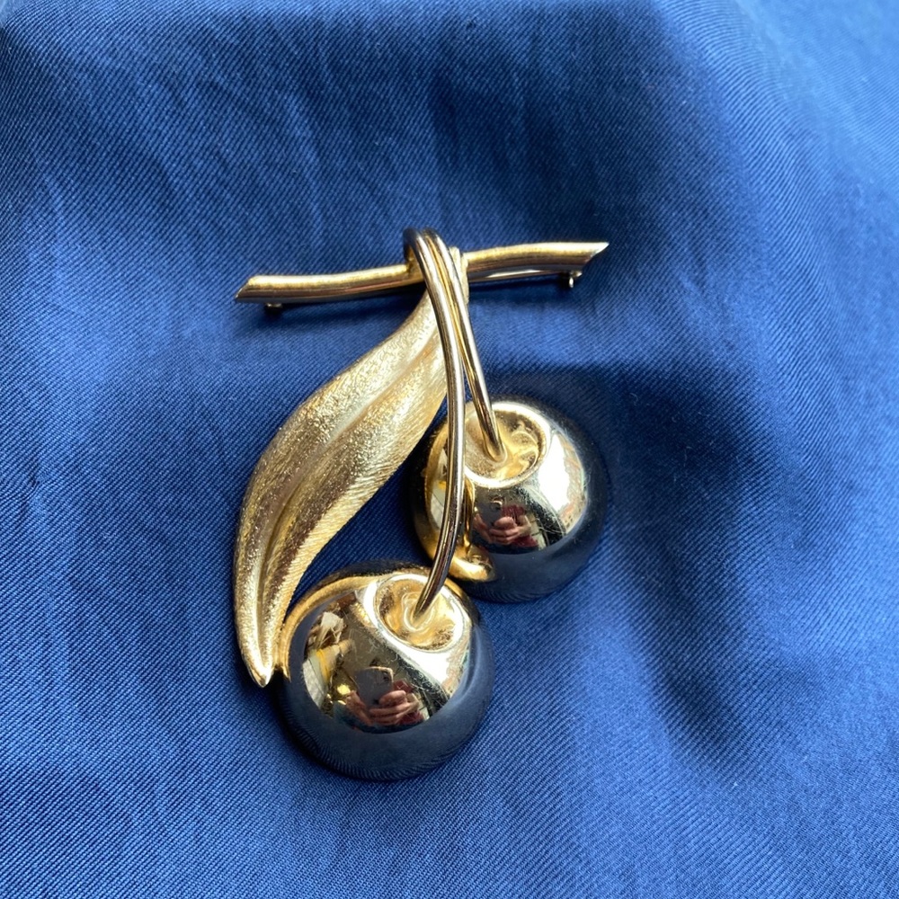 1950’s / Vintage Cherry Brooch / Cherries / Gold